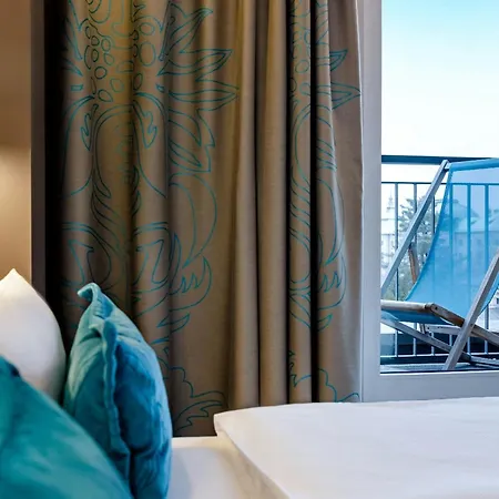 Motel One Dresden-Palaisplatz-3